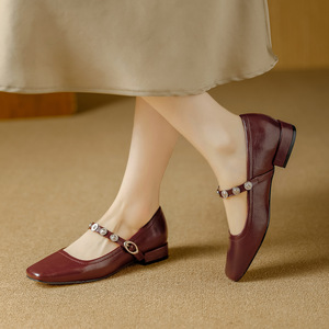 Zapatos planos Mary Jane de cuero genuino para mujer, con punta cuadrada, correa en T y hebilla decorativa, para todas las estaciones, color sólido, color burdeos. - Product Image 2