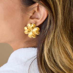 ต่างหูรูปใบโคลเวอร์สี่แฉก ชุบทอง ทำจากสแตนเลส สำหรับผู้หญิง ของขวัญ เครื่องประดับแฟชั่น - Product Image 2