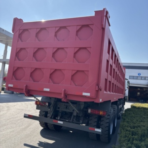 Camion benne basculante robuste d'occasion Howo Sinotruk 371 380 400hp pour le transport de sable et de roche, avec pneus 1200R20 - Product Image 6