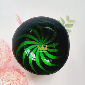 ชามเปลือกมะพร้าวเคลือบเงาทำมือ OEM ลายดอกไม้ ดีไซน์ไม่ซ้ำใคร ของขวัญแต่งงานจากเวียดนาม - Product Image 3