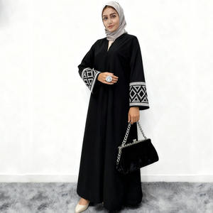 Vente en gros de robe abaya élégante en crêpe brodé noire, légère, modeste et décontractée pour l'été, respirante et bon marché - Product Image 1