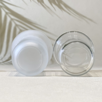 Vente directe usine : Ensemble de salle de bain avec brosse WC et gobelet en verre dépoli, design moderne, durable, écologique, installation facile