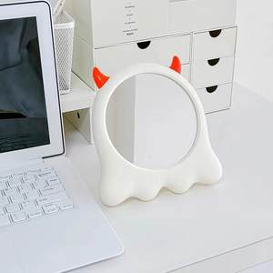 Miroir de <span class=keywords><strong>maquillage</strong></span> portable et mignon pour le bureau, en plastique, avec un design de <span class=keywords><strong>petit</strong></span> <span class=keywords><strong>diable</strong></span>, luxueux et personnalisé pour les filles, miroir de <span class=keywords><strong>maquillage</strong></span> pour s'habiller - Product Image 3