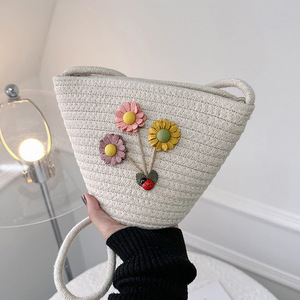 Sac seau minimaliste en coton pour l'été avec broderie florale, idéal pour la plage, les voyages, à porter en bandoulière ou sur l'épaule - Product Image 1