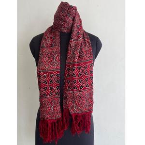 ผ้าคลุมไหล่ยาวลายอัจรักพิมพ์ด้วยมือแบบนุ่ม ผลิตจากผ้าคุณภาพพรีเมียม ดีไซน์หรูหรา ซักเครื่องได้ เหมาะสำหรับการเดินทาง ทำงาน และงานสังสรรค์ - Product Image 2