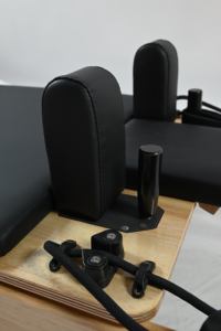 Máquina de <span class=keywords><strong>Pilates</strong></span> <span class=keywords><strong>Reformer</strong></span> de Roble de Alta Calidad a Bajo Precio - Cama de <span class=keywords><strong>Pilates</strong></span> - Product Image 4