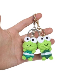 Porte-clés Grenouille Créative, en Laine Faite Main au Crochet, Écologique, Style Lettre, Forme Irrégulière, Pendentif Fini en Forme de Mignonne Poupée de Dessin Animé - Product Image 1