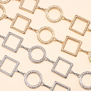 สร้อยคาดเอวทรงเรขาคณิต โลหะผสมสังกะสี ประดับแบบ Bezel Setting สวมใส่ได้ทุกวัน สไตล์ฮิปฮอป รูปทรงสี่เหลี่ยมและวงกลม ประดับแบบ Patchwork สำหรับผู้หญิง - Product Image 4