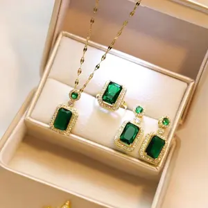 Authentieke Luxe Titanium Stalen Sieraden Set Vintage Smaragd Vierkante Zirkoon Oorbellen Ring Driedelige Set