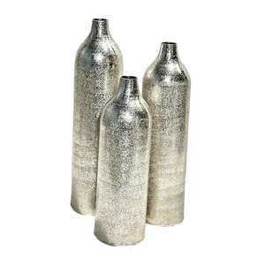 Vases décoratifs à fleurs texturées en métal pour la décoration de table Vases de mariage en aluminium au design best-seller pour mariage - Product Image 1