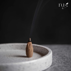 Incienso de Agarwood en Cono, Hecho a Mano con Polvo de Agarwood Natural, Ingredientes Herbales, para Meditación, Relajación y Fragancia para el Hogar - Product Image 3