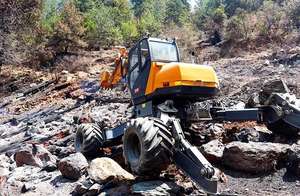 Nueva Excavadora Móvil Spider ET112 con Cucharón, Características Especiales Incluyendo Motor, Bomba, Caja de Cambios y Engranajes - Product Image 3