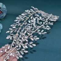 Accessoires 3D en gros : Appliques de strass en pierre de cristal argentée pour robes de soirée haut de gamme