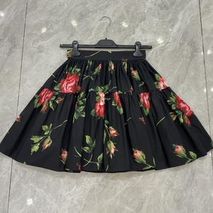 Conjunto de vestido de 2 piezas para mujer, vestido largo de gasa con estampado de rosas negras y camisola de seda, traje elegante para fiesta de verano - Product Image 5