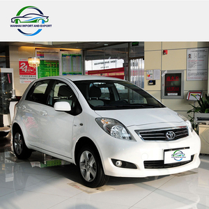 Toyota Yaris 1.6E Glamour Edition 2011, boîte manuelle, conduite à gauche, berline essence 4 cylindres, véhicule d'<span class=keywords><strong>occasion</strong></span>, sièges clairs, <span class=keywords><strong>livraison</strong></span> immédiate - Product Image 4