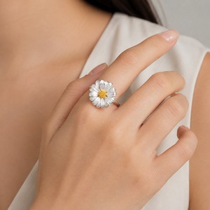 Anello Vintage con Fiore a Margherita, Regalo Quotidiano per Donne, Ideale per Feste - Product Image 2