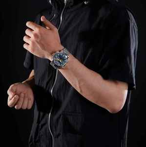 Nouvelle Arrivée NAVIFORCE 9237 Montre à Quartz pour Homme en Acier Inoxydable, Montre-Bracelet Numérique LCD Étanche avec Aiguilles Lumineuses - Product Image 3