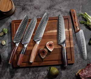 Coltello <span class=keywords><strong>Santoku</strong></span> Garwin OEM personalizzato in stile giapponese, in acciaio Damasco a 67 strati con manico in legno, per vendita all'ingrosso - Product Image 1