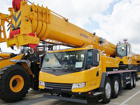 Grue télescopique renommée QY50KA, grue sur camion de 50 tonnes avec 1 an de support en ligne, pièces de rechange gratuites et installation sur site