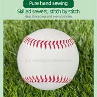 Balle de baseball professionnelle blanche de 9 pouces, 140-150g, 30% laine, haute qualité, avec logo personnalisé imprimé, couture plate, modèle Remotain 9