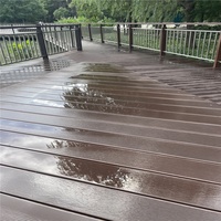 Plancher composite WPC de luxe au design européen, grain de bois brossé, gaufrage 3D, pour villa moderne, cuisine et jardin