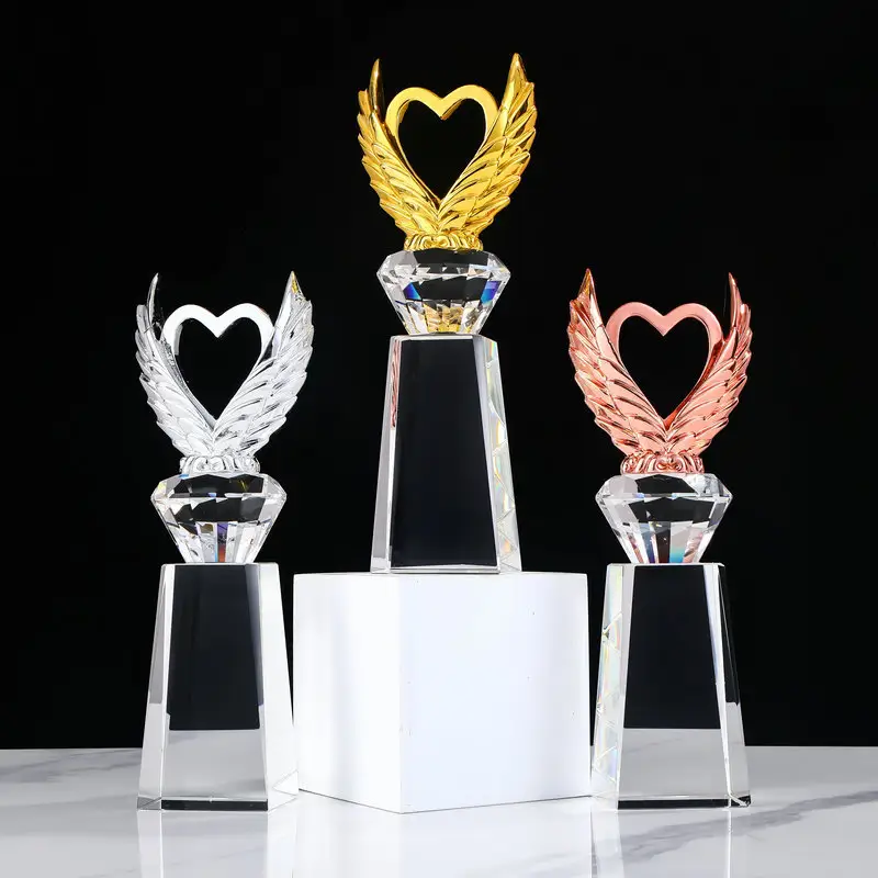 Venta caliente amor en forma de trofeo Crystal Award Sandblasting Award Glass Seat Trophy Enterprise Award