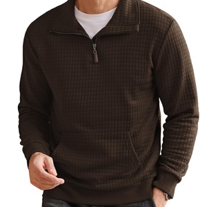 Sweat-shirt à capuche léger pour homme en tissu gaufré avec logo brodé personnalisé et poche kangourou - Product Image 6