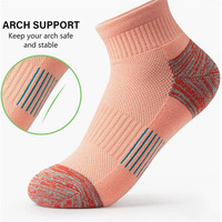 OEM Chaussettes de sport promotionnelles en coton de haute qualité, longueur cheville, mode, chaussettes de course rembourrées en éponge, logo personnalisé