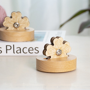 Coupe-fil en bois massif Daisy, outil artisanal, dispositif de coupe de fil de bureau - Product Image 4