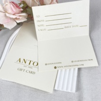 Carte-cadeau de luxe personnalisée en papier d'art avec impression offset CMJN et modèle de logo pour les magasins de détail