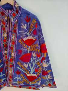 Veste en velours Suzani faite à la main, broderie ethnique artisanale, manteau d'hiver bohème, tenue de festival artistique, veste Suzani pour femmes - Product Image 3