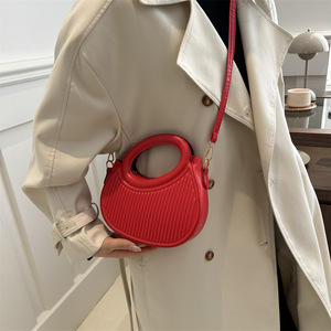 Sac à bandoulière et sac à main de luxe à rayures, design de niche, nouvelle tendance 2026, le plus vendu, avec texture et fermeture ouverte - Product Image 3