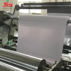 لفافات ملصقات فينيل لاصقة قابلة للطباعة مصنوعة من كلوريد البولي فينيل بطبقة متينة بيضاء وغير لامعة ومذيب بيئي 120 و140 و160 جرامًا في المتر المربع فينيل لاصق ذاتيًا