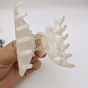 Pince à cheveux Lumiara de luxe avec strass étoilés - Épingle à cheveux haut de gamme scintillante pour coiffures mi-attachées et queues de cheval hautes - Product Image 6