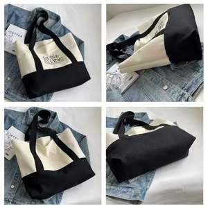 Bolsa de Compras Grande de Lona Blanca con Logotipo Personalizado, Bolsillo, Cierre y Asa de Cuerda - Product Image 4