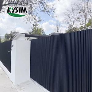 Revestimiento de Pared Acanalado de WPC Coextruido, Resistente al Agua y a los Rayos UV, Revestimiento Exterior con Aspecto de Madera Moderna para Fachadas de Hoteles y Villas - Product Image 1