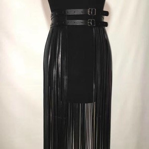 Venta al por mayor de fábrica de juguetes sexuales, ropa de bondage de cuero, faldas con borlas negras, ropa alternativa para adultos, disfraces eróticos - Product Image 1