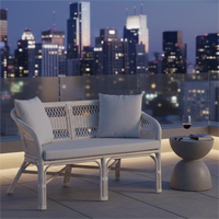 Sofá de Dos Plazas TAFANO, Relleno de Espuma, Cómodo, Moderno, de Madera y Ratán, Diseño Clásico Asiático, Ideal para Hoteles, Apartamentos y Villas en Indonesia