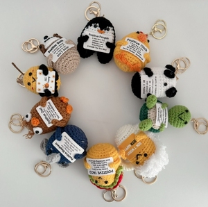 Xiximi positivo per le patate da abbraccio tascabile Mini fatto a mano in peluche in lana lavorata a maglia con divertente <span class=keywords><strong>portachiavi</strong></span> con ciondolo a forma di bambola - Product Image 4