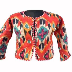 Veste courte d'hiver en coton polaire respirant, réversible, imprimée et matelassée, fabriquée à la main en Inde pour femmes et filles - Product Image 2