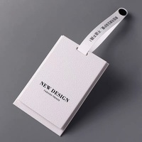 Étiquettes suspendues personnalisées en carton holographique avec code QR pour vêtements, étiquettes de vêtements scannables, étiquettes numériques pour le marketing des vêtements, étiquettes de marque pour vêtements