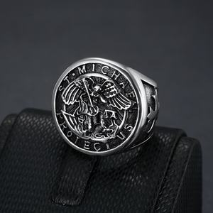 Bague Saint-Michel pour Homme, Bague Vintage avec Croix, Saint Michel l'Aigle Archange, Figurine Écrasant Satan, Bague Amulette, Bijoux Religieux - Product Image 2