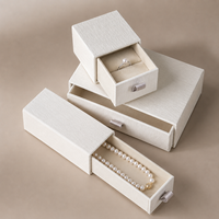 Coffret à bijoux de luxe à tiroirs coulissants avec doublure en satin/éponge, boîte rigide personnalisable, rangement élégant blanc pour bagues et colliers