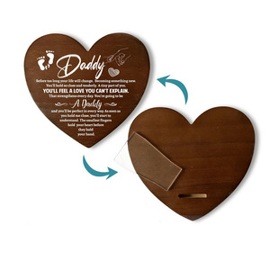 Placa de madera de pie en forma de corazón Regalo de bebé para papá Regalo del Día del Padre Anuncio de embarazo - Product Image 3