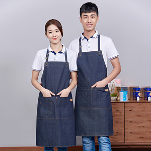 Delantal ajustable de mezclilla con bolsillos para uniformes de personal de restaurante y bar - Product Image 1