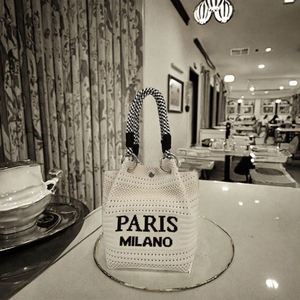 Nuevas bolsas estructuradas de gran tamaño para mujer, modelo 2025, disponibles para venta al por mayor en China. Bolsas para mujer en varios colores. - Product Image 3
