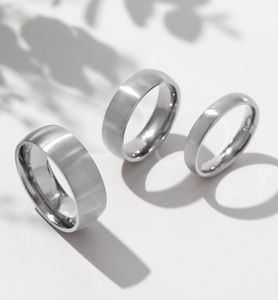 Cincin Titanium Lapis <span class=keywords><strong>Platinum</strong></span> Bentuk Klasik Sederhana Nyaman Ukuran 4/6/8mm, Permukaan Halus, untuk Pria Wanita, Pertunangan - Product Image 4