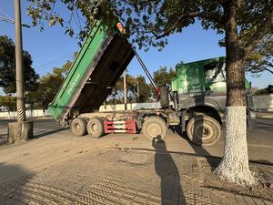 Camion à benne basculante d'occasion HOWO 8*4 Prix bas Excellentes performances Camion à benne basculante d'occasion HOWO à vendre 12 pneus - Product Image 3