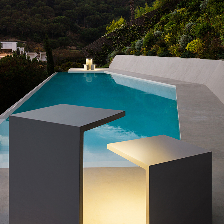 Hot Selling Waterproof IP65 AC Powered 4.5W Chair/Table Shaped LED Outdoor Garden Courtyard Light with 3-Year Warranty