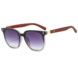 Gafas <span class=keywords><strong>de</strong></span> sol con montura cuadrada <span class=keywords><strong>de</strong></span> grano <span class=keywords><strong>de</strong></span> madera para hombre y mujer, Material acrílico <span class=keywords><strong>de</strong></span> PC <span class=keywords><strong>de</strong></span> color caramelo para fotografía <span class=keywords><strong>de</strong></span> <span class=keywords><strong>calle</strong></span> al aire libre - Product Image 6
